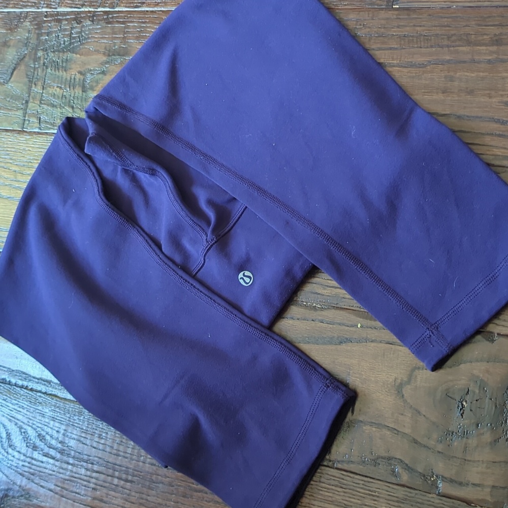 LULULEMON I Purple and Black Reversible Capri Workout Yoga Running Leggings, 8 - Picture 5 of 15